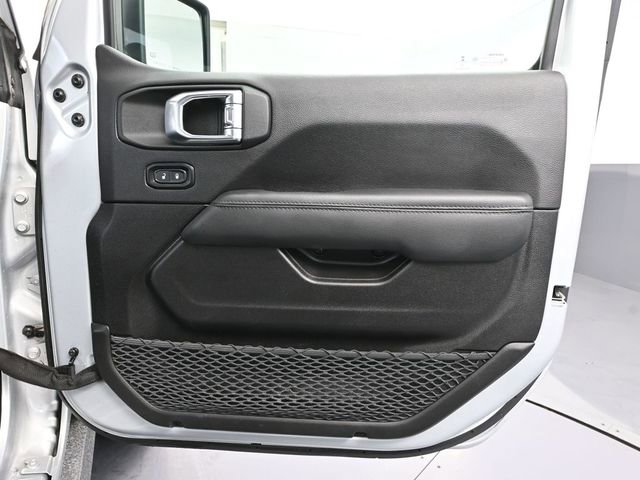 Used 2023 Jeep Wrangler Altitude image 44