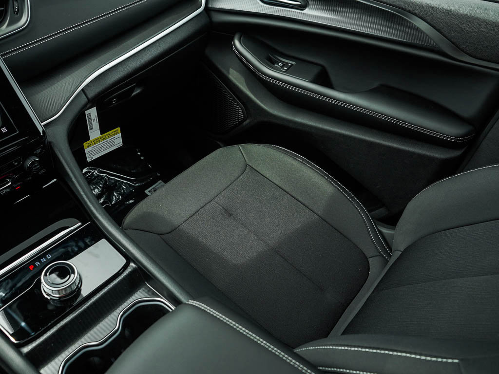 New 2025 Jeep Grand Cherokee Laredo X w/ Luxury Tech Group I image 25