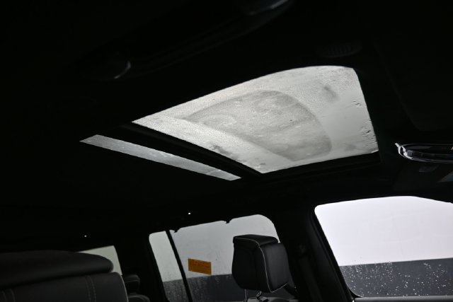 Used 2023 Jeep Grand Wagoneer L Series II AWD/4WD image 15