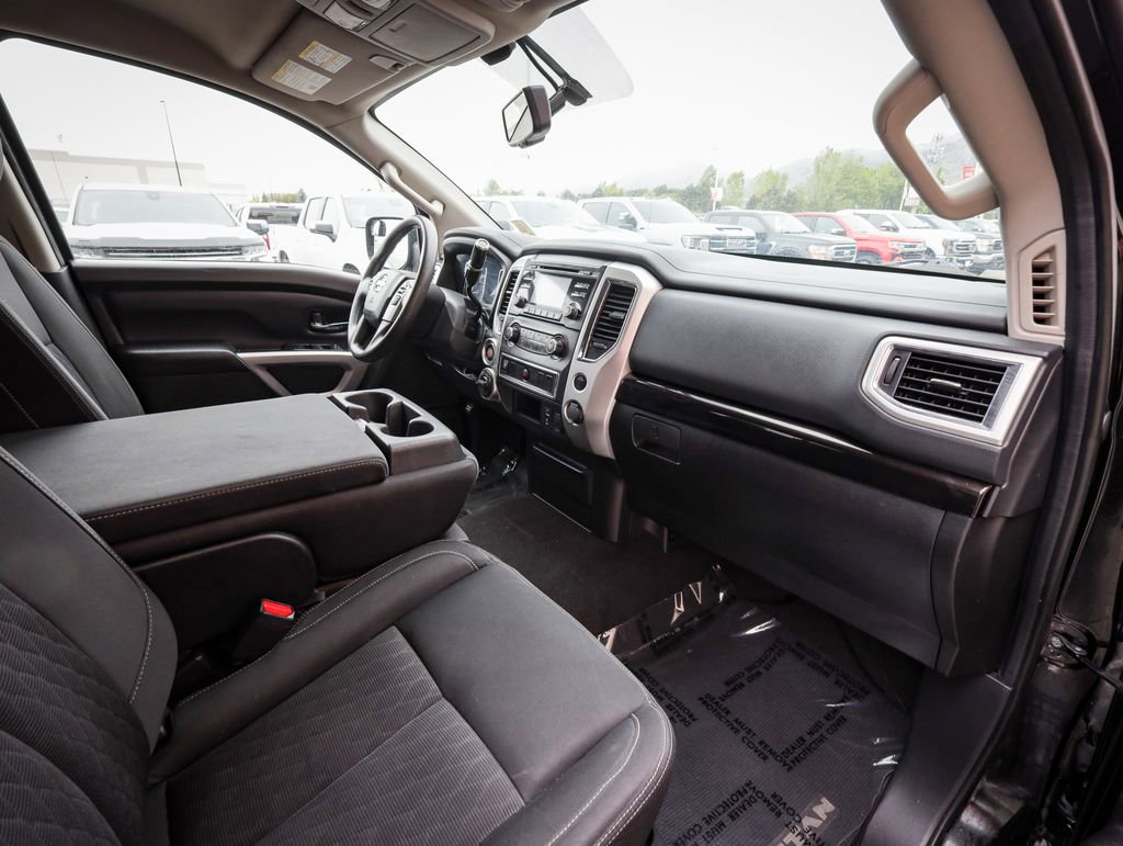 Used 2017 Nissan Titan SV AWD/4WD image 21