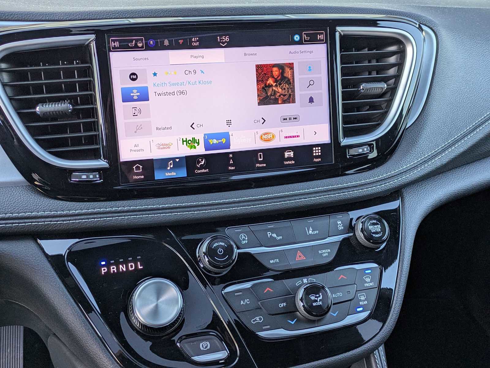 Used 2026 Chrysler Pacifica Limited w/ S Appearance Package image 24