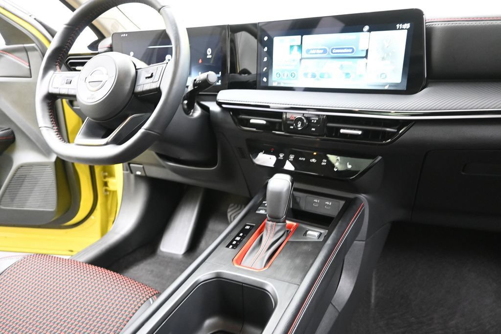 Used 2025 Nissan Kicks SR w/ SR Premium Package FWD image 31