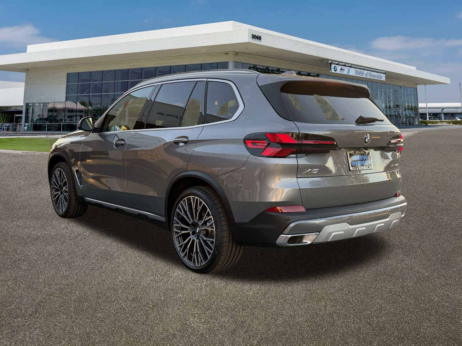 New 2026 BMW X5 sDrive40i image 8