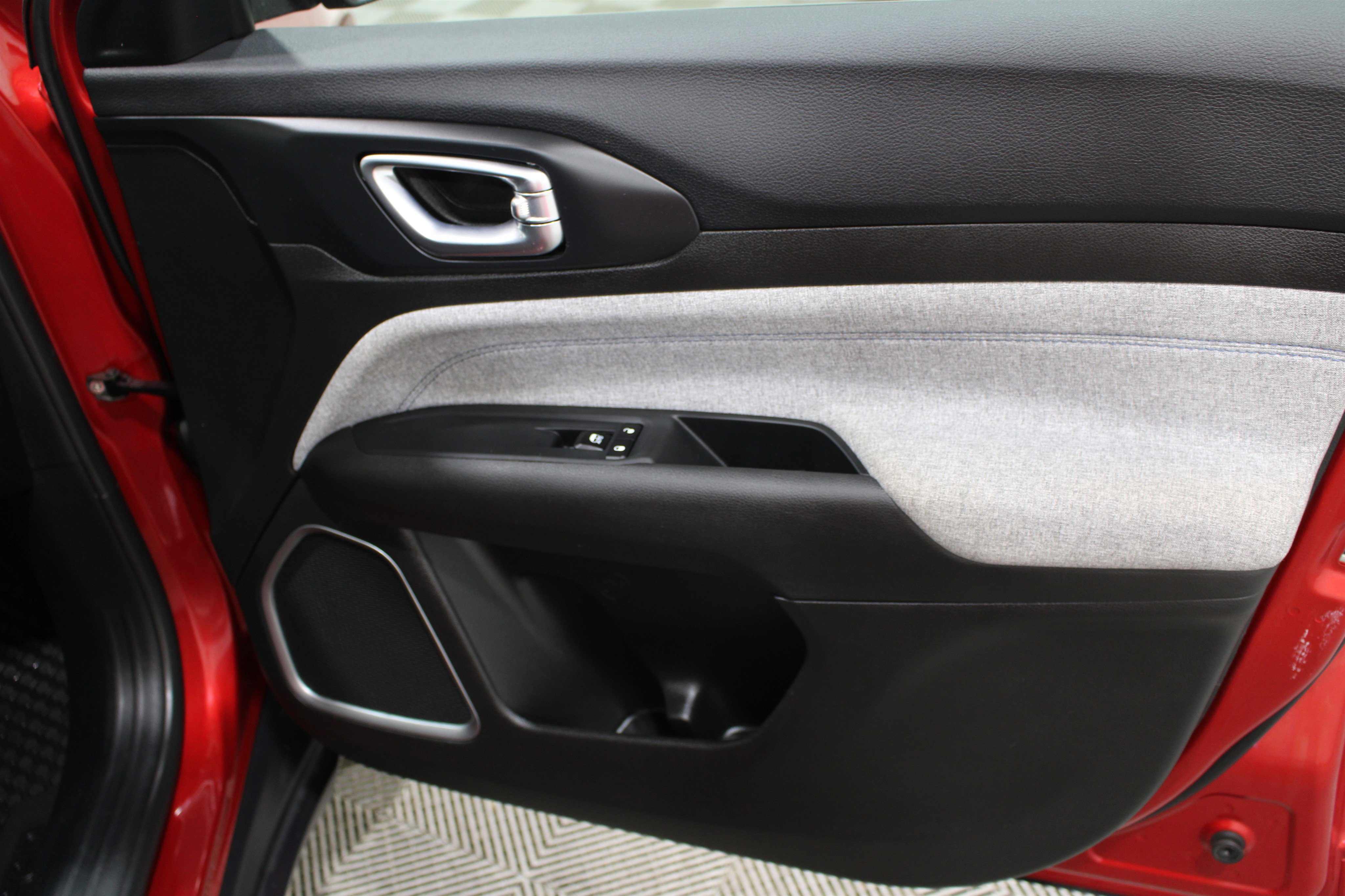 Used 2024 Jeep Compass Sport image 25