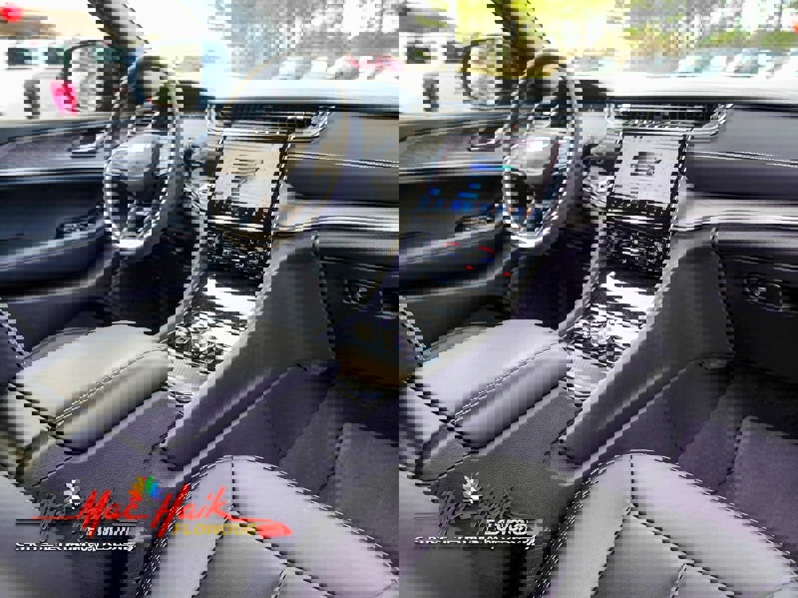 Used 2024 Jeep Grand Cherokee Limited w/ Black Appearance Package image 13