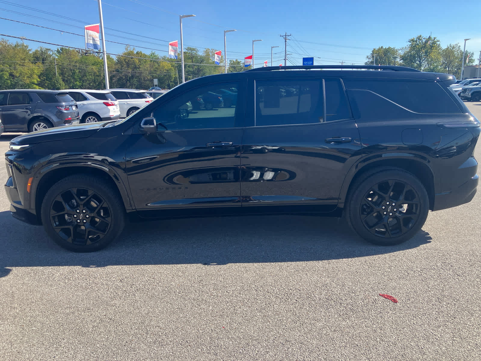 Used 2026 Chevrolet Traverse RS w/ LPO, Floor Liner Package FWD image 3