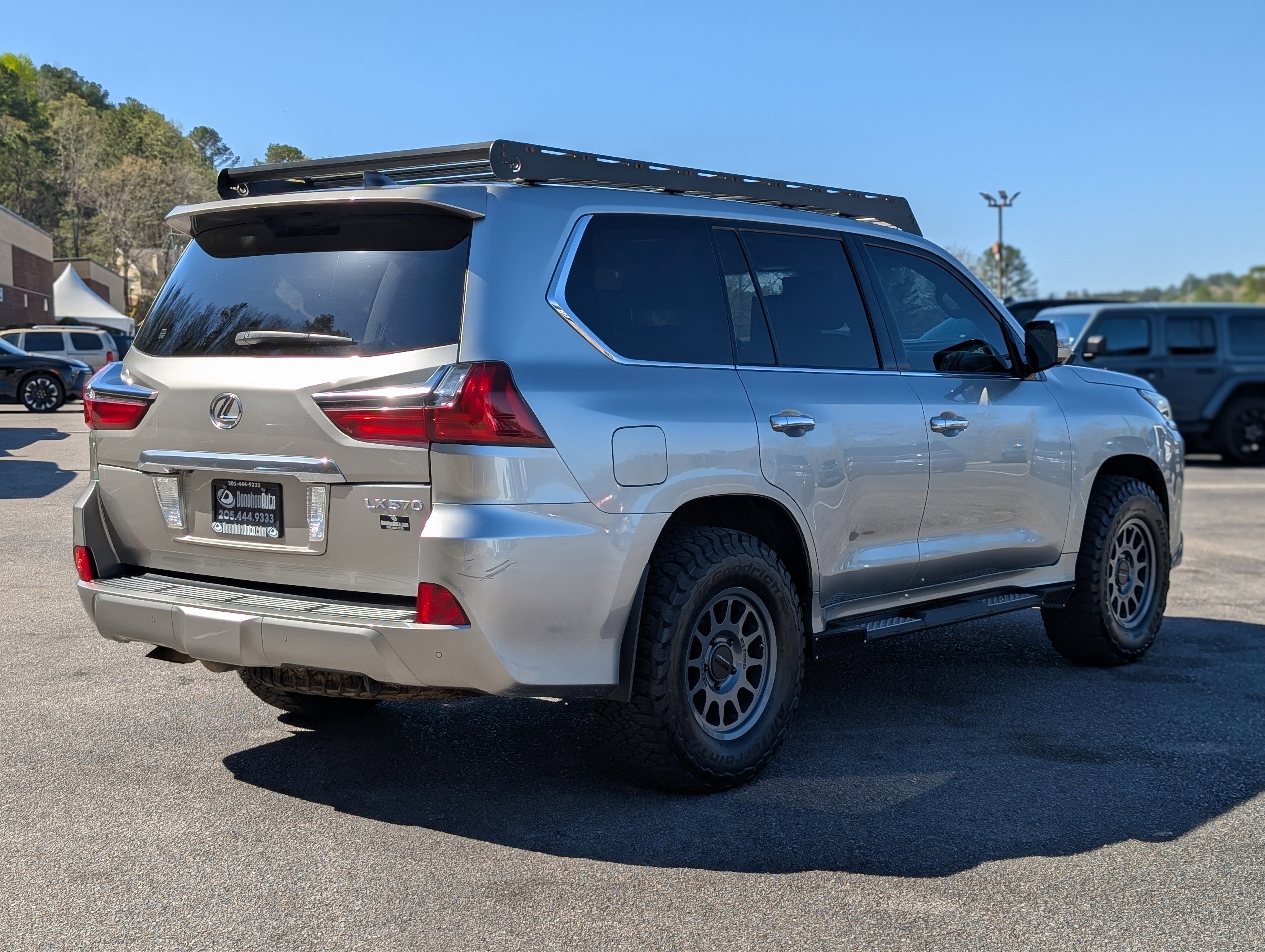 Used 2017 Lexus LX 570 4WD w/ Luxury Package image 9