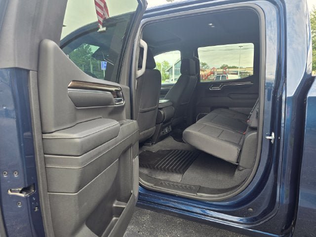 Used 2023 Chevrolet Silverado 1500 LT AWD/4WD image 15