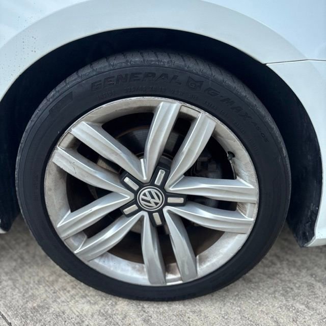 Used 2018 Volkswagen Passat 2.0T SE FWD image 13