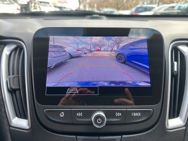 Used 2024 Chevrolet Malibu LT image 3