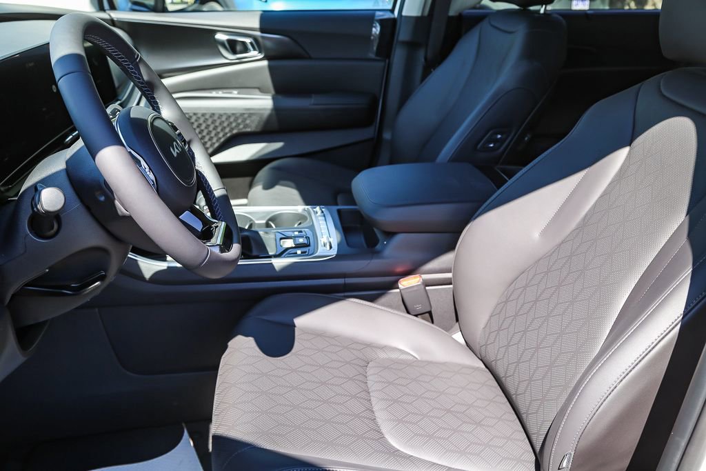 Certified 2026 Kia Carnival SX w/ SX Dark Edition Package FWD image 29