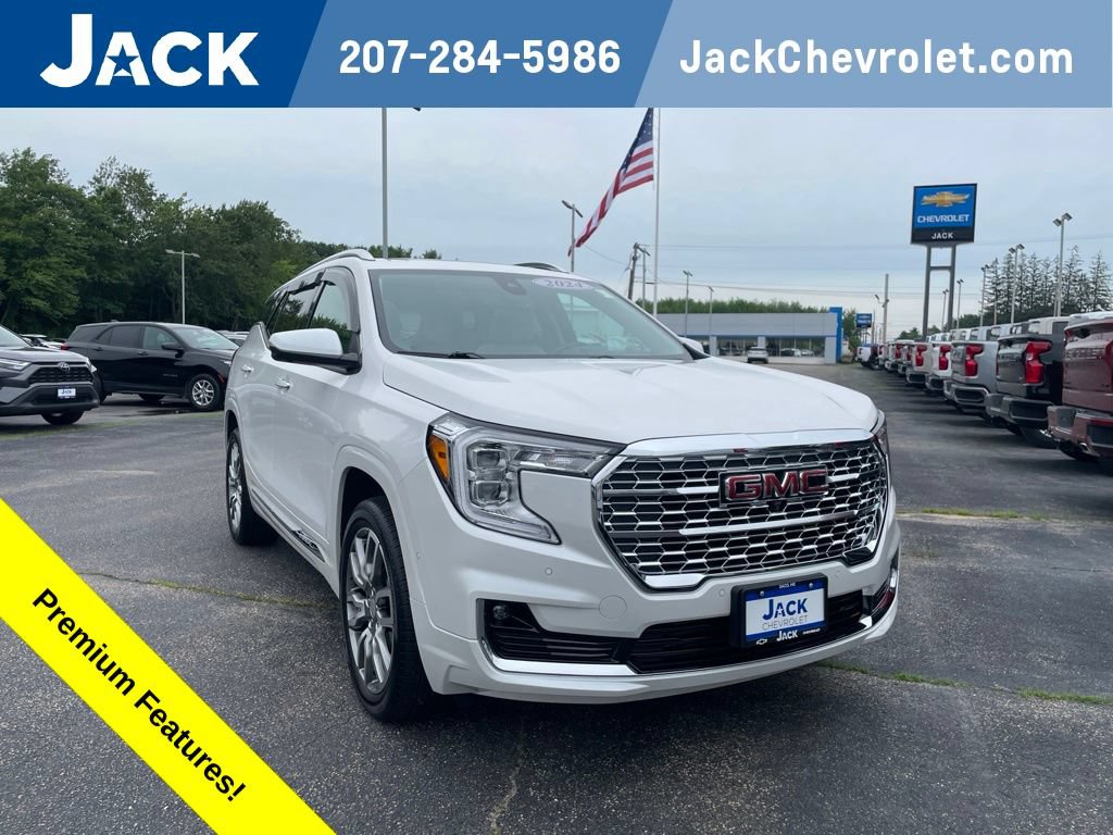 Used 2024 GMC Terrain Denali w/ Denali Premium Package AWD/4WD image 1