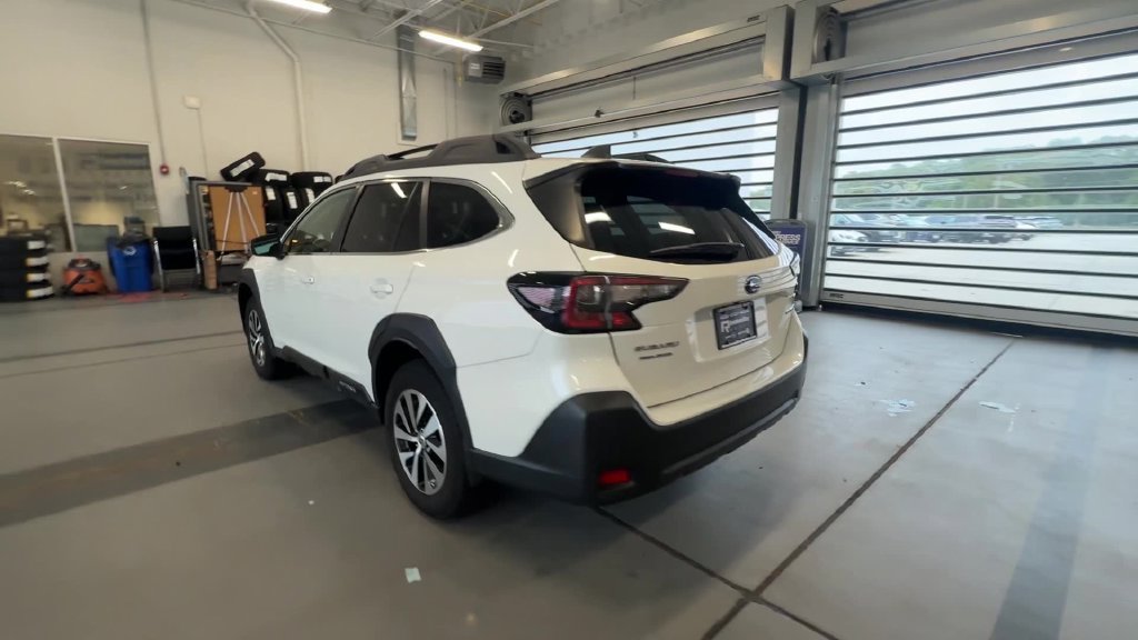 Certified 2023 Subaru Outback Premium AWD/4WD image 8