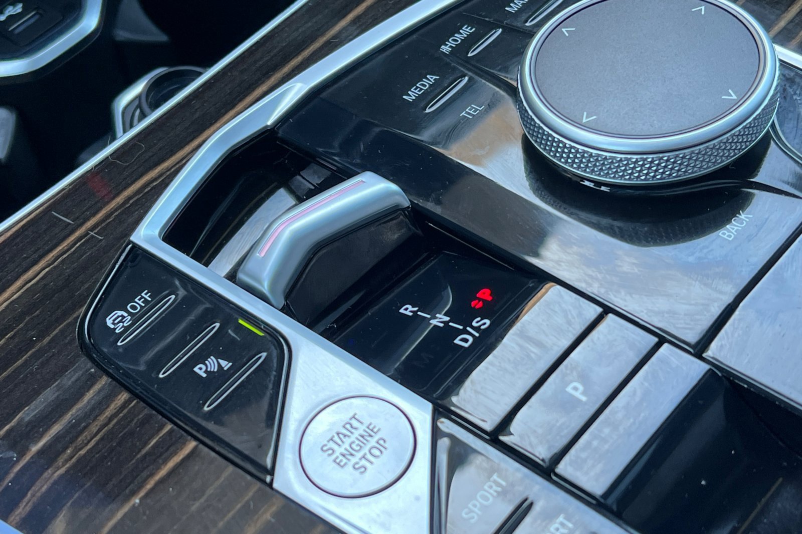 Used 2025 BMW X7 xDrive40i w/ Climate Comfort Package image 32