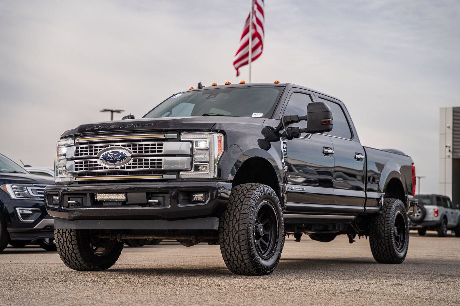 Certified 2019 Ford F250 Platinum w/ Platinum Ultimate Package AWD/4WD image 3