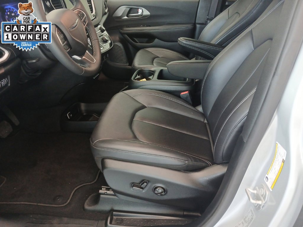 Used 2026 Chrysler Pacifica Select FWD image 8