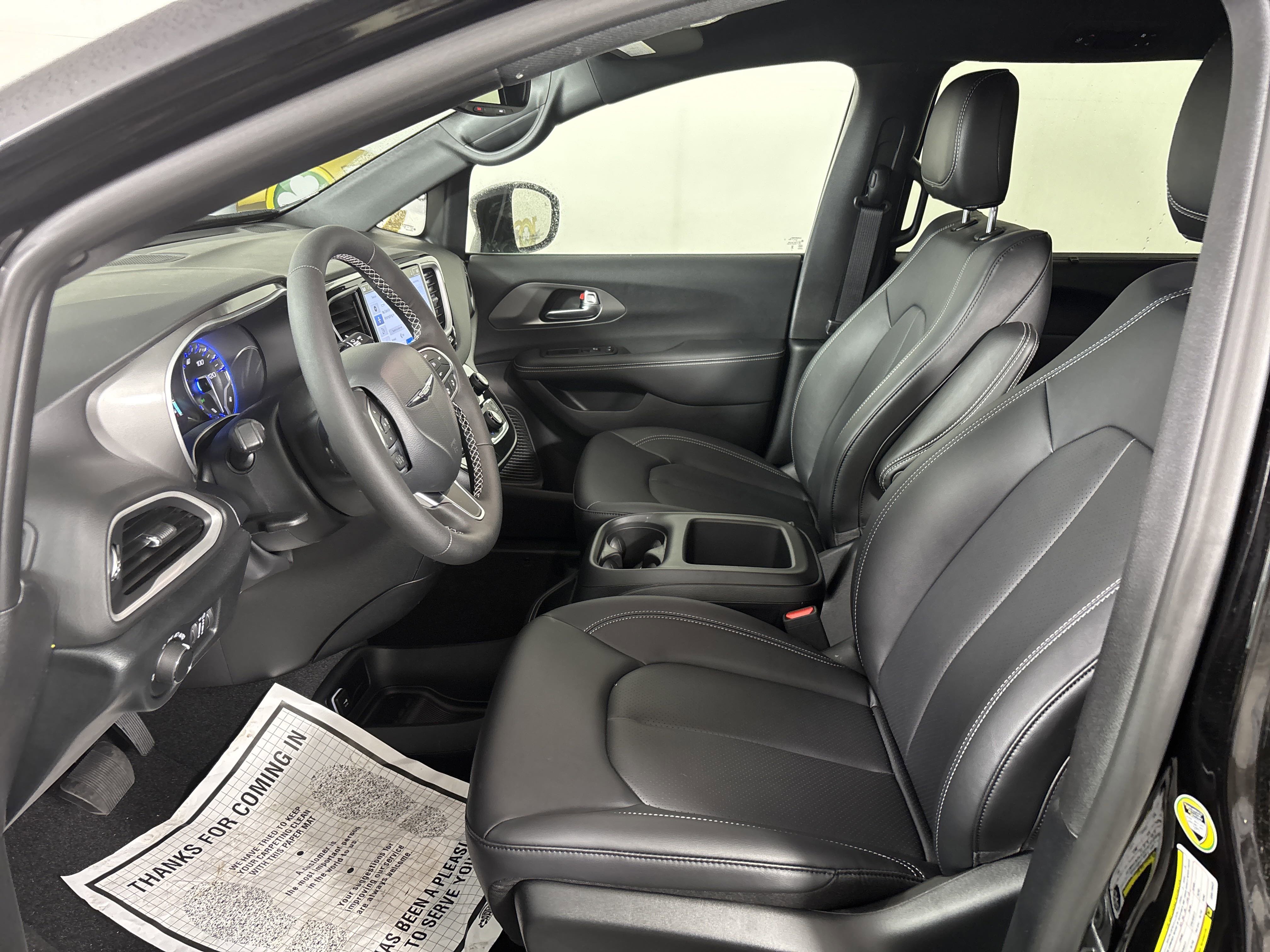 New 2025 Chrysler Voyager LX image 9