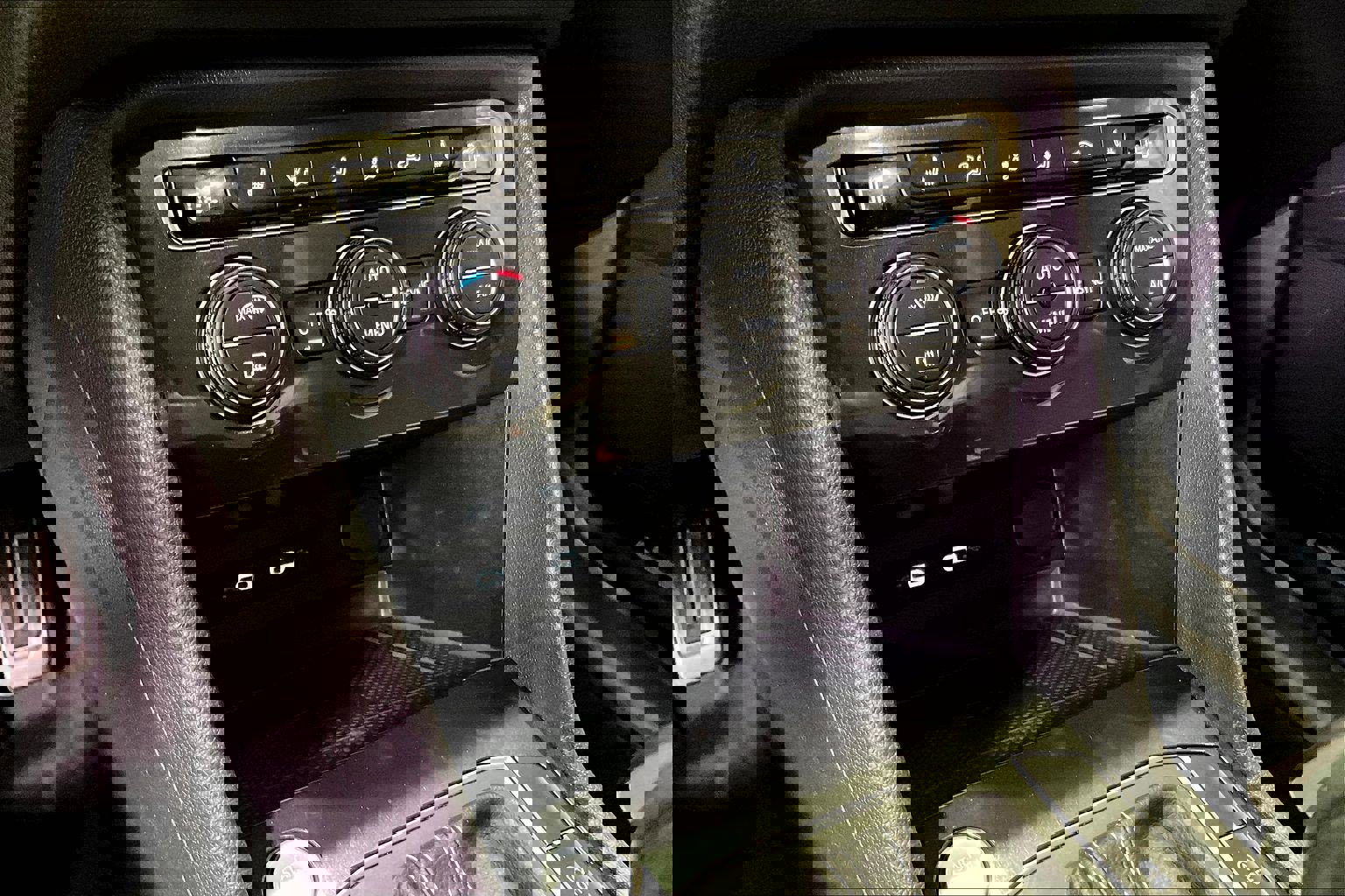 Used 2021 Volkswagen Tiguan SE R-Line image 15