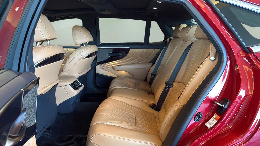 Certified 2025 Lexus LS 500 AWD w/ Luxury Package image 15