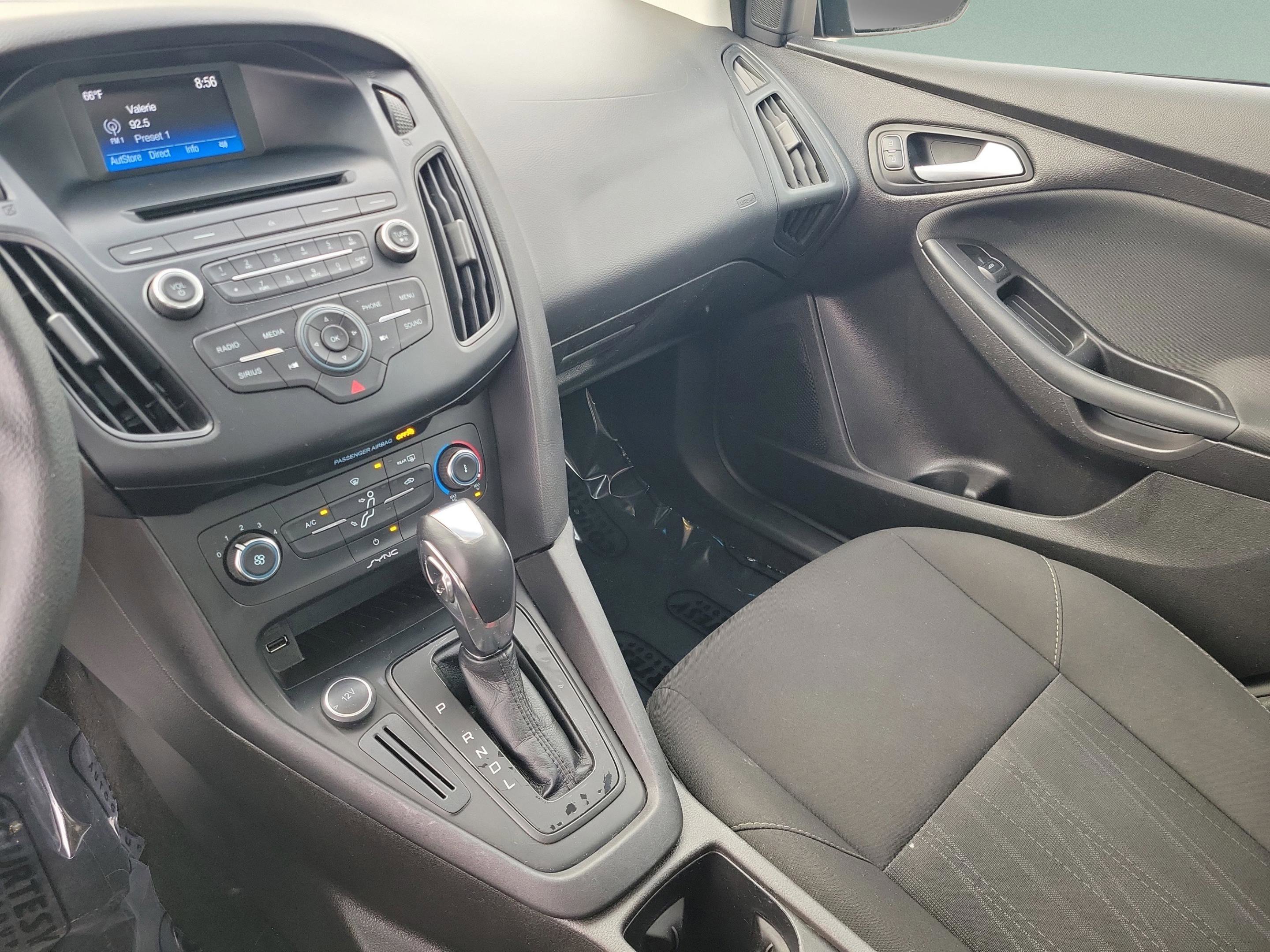 Used 2016 Ford Focus SE image 25