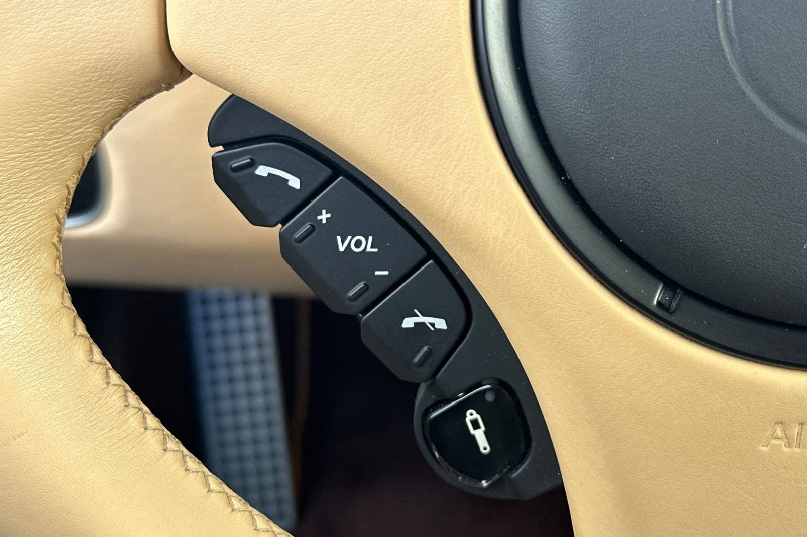 Used 2014 Aston Martin Vanquish Coupe image 26