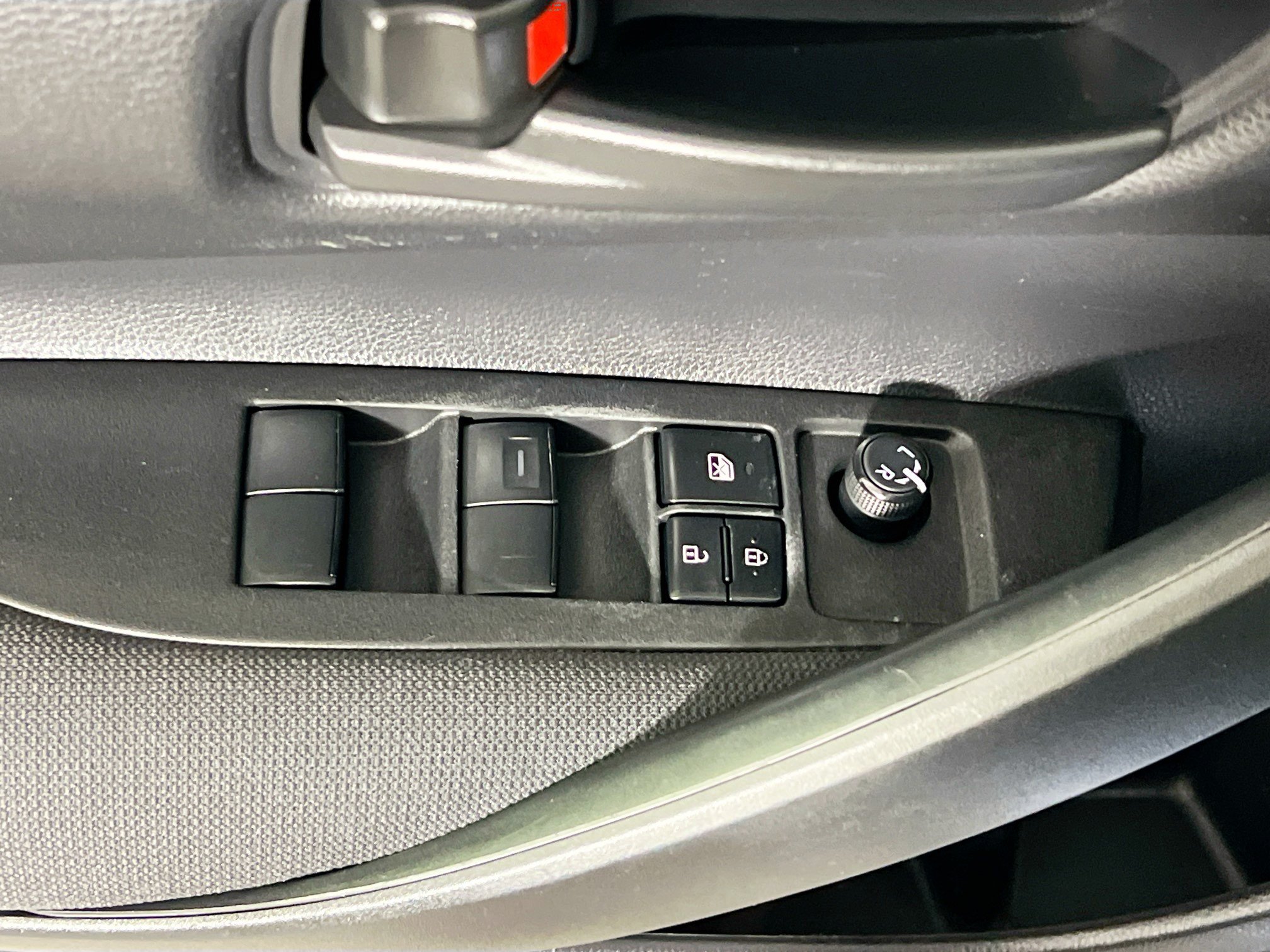 Used 2022 Toyota Corolla LE FWD image 15