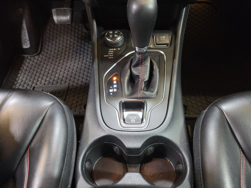 Used 2019 Jeep Cherokee Trailhawk AWD/4WD image 22
