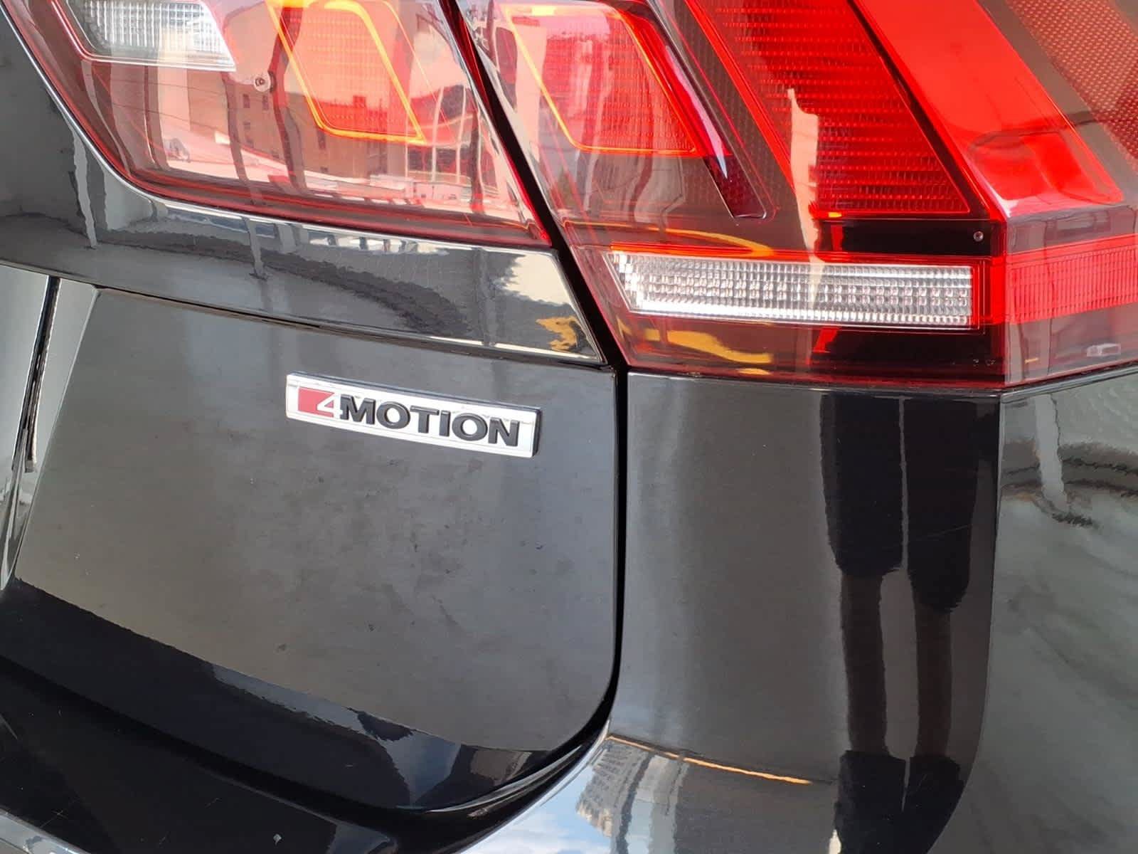 Used 2020 Volkswagen Tiguan SE R-Line AWD/4WD image 11