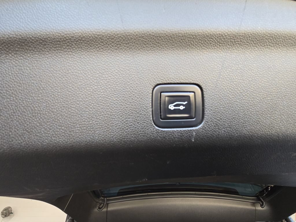 Certified 2023 Chevrolet Suburban Premier AWD/4WD image 15