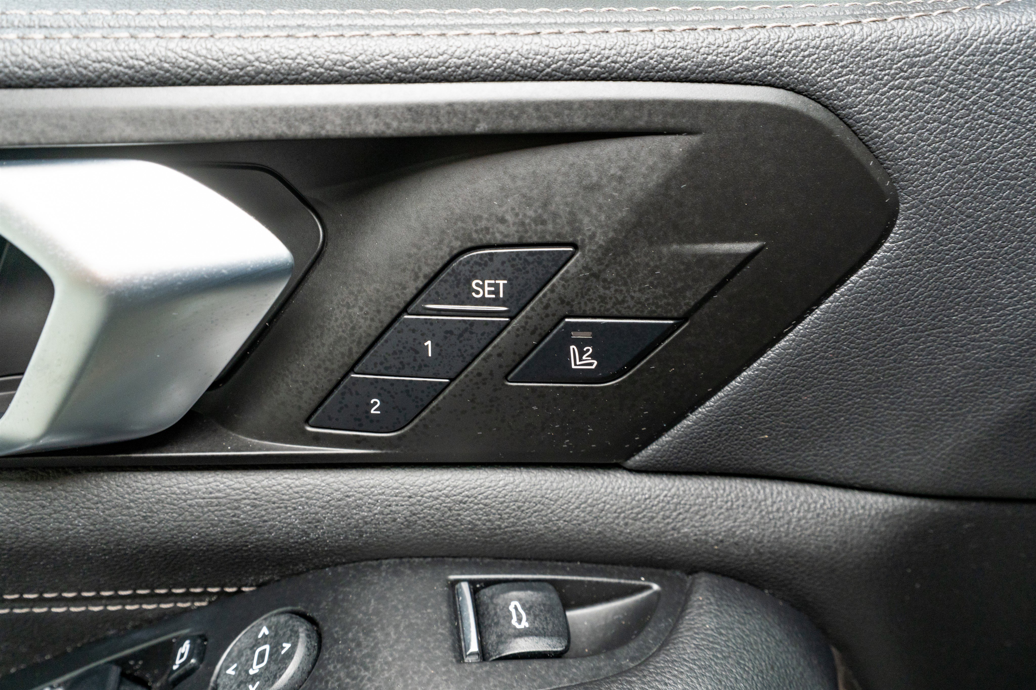 Used 2022 BMW X5 xDrive40i w/ M Sport Package image 14