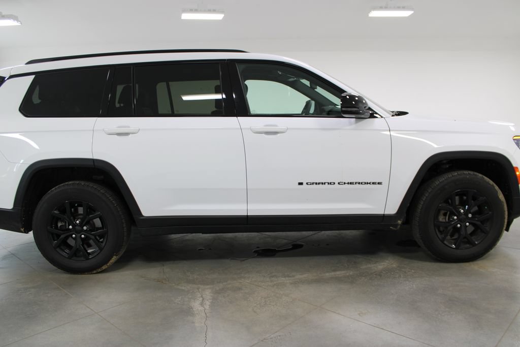 Used 2024 Jeep Grand Cherokee L Altitude AWD/4WD image 12