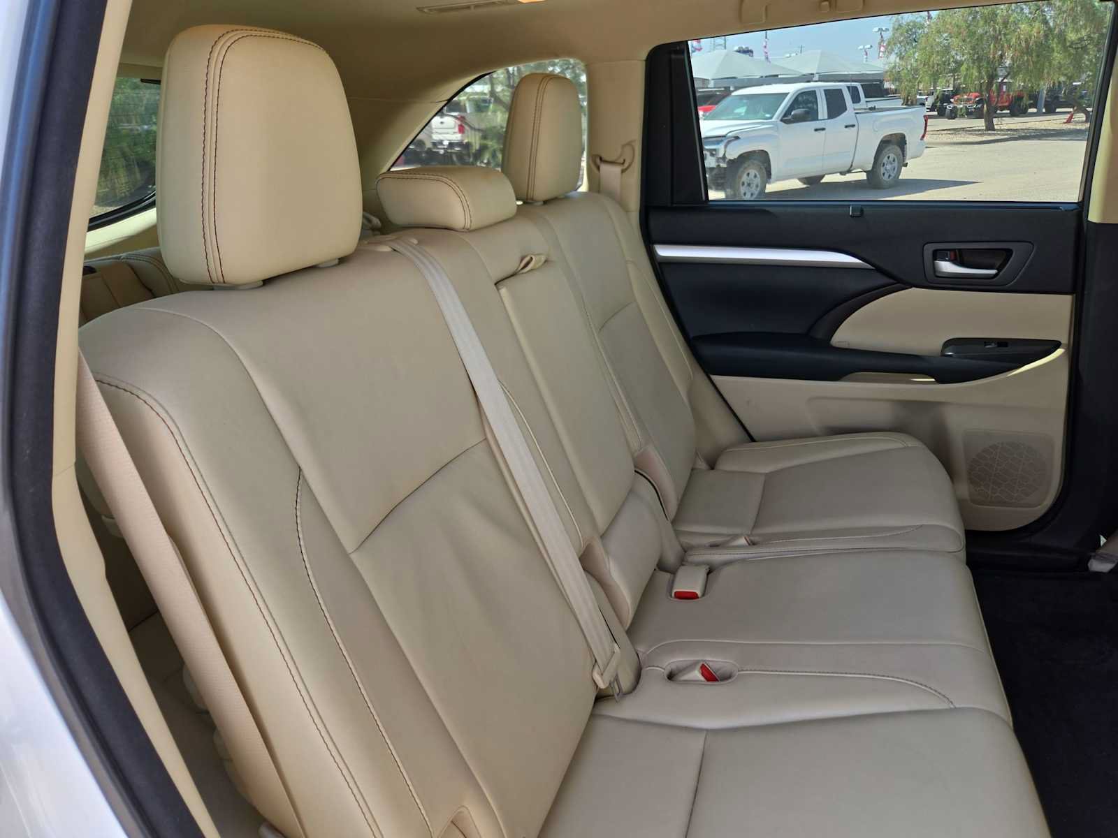 Used 2016 Toyota Highlander XLE AWD/4WD image 17