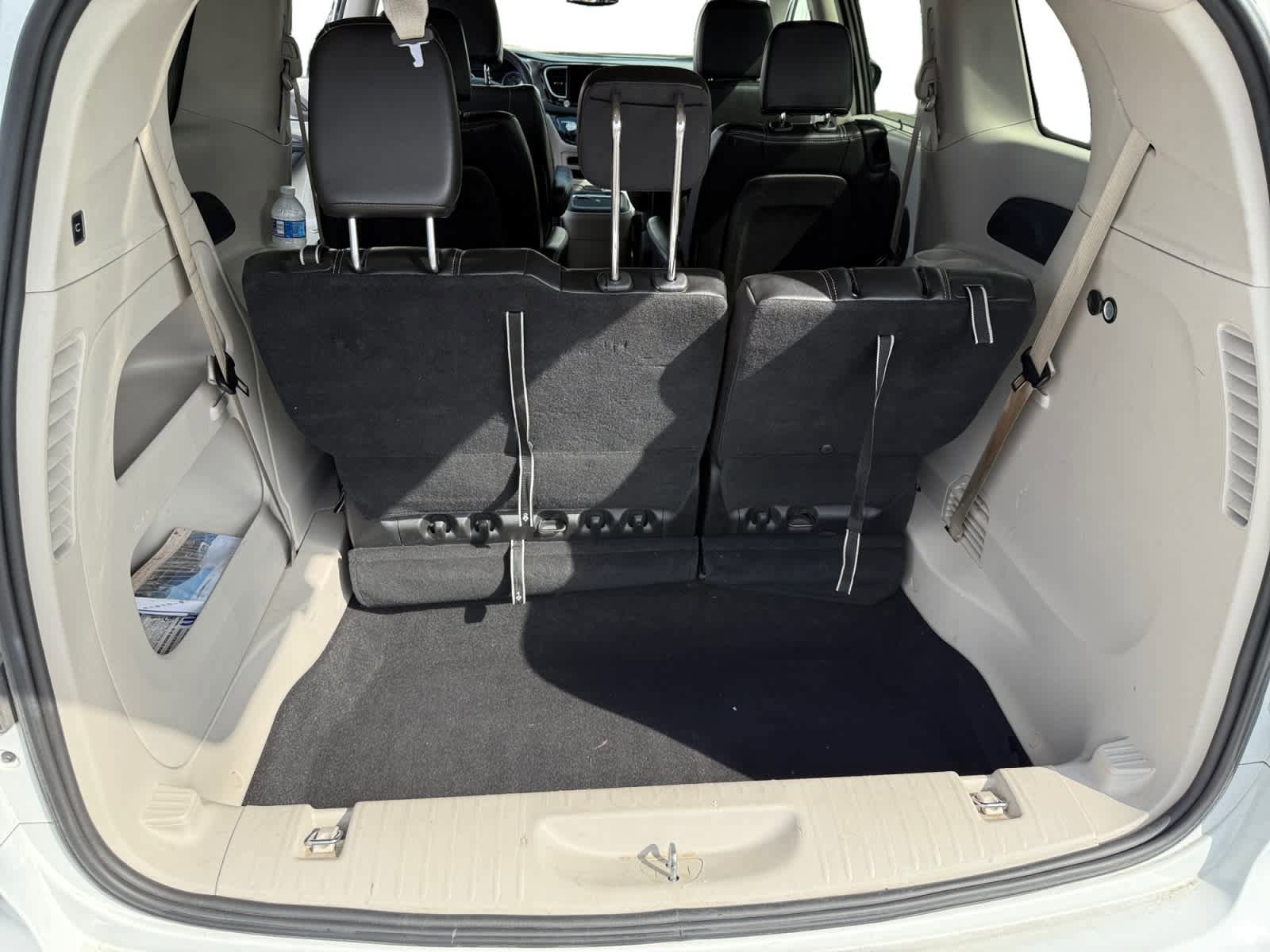 Used 2023 Chrysler Pacifica Touring-L FWD image 23