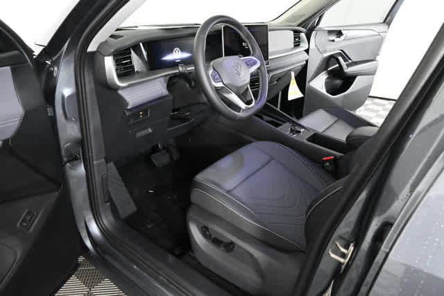 New 2026 Volkswagen Tiguan SE FWD image 22