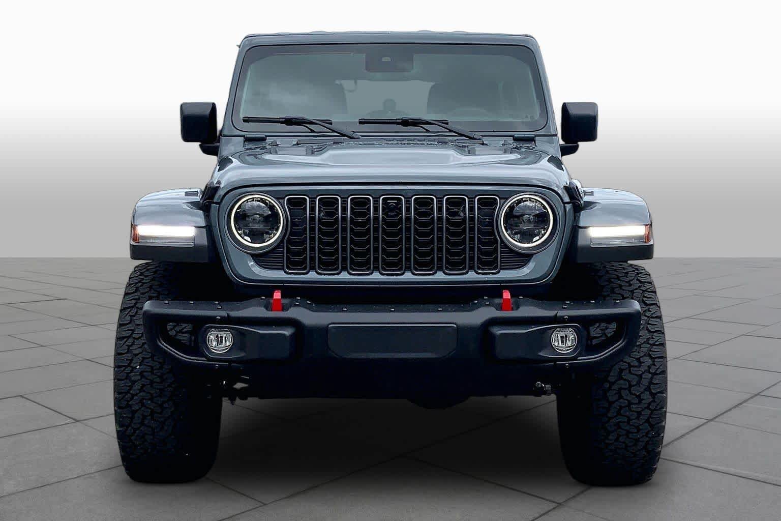 Used 2025 Jeep Wrangler Unlimited Rubicon AWD/4WD image 4