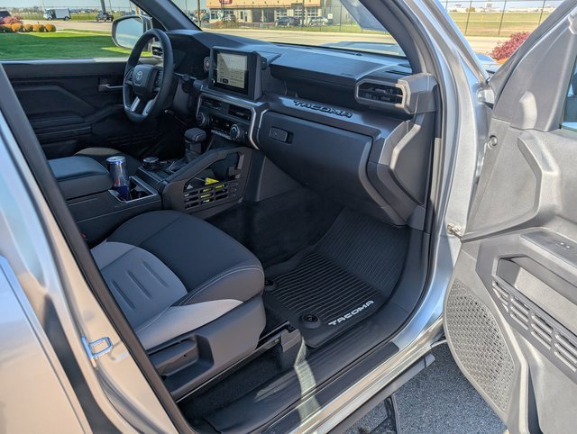 Used 2025 Toyota Tacoma TRD Sport image 4