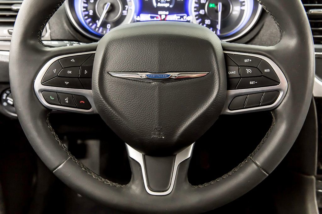 Used 2023 Chrysler 300 Touring w/ Sport Appearance Package image 18