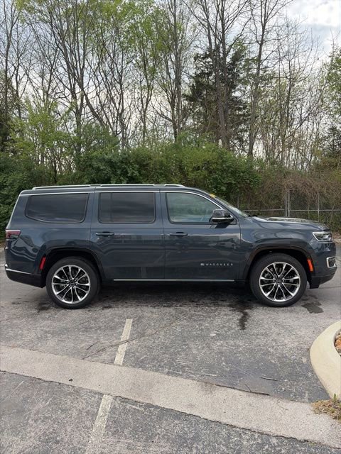 Used 2025 Jeep Wagoneer Series III w/ Premium Group I image 5
