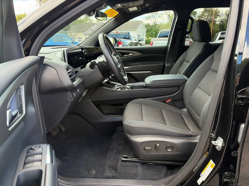 Used 2025 Chevrolet Traverse LT w/ Driver Confidence Package AWD/4WD image 10