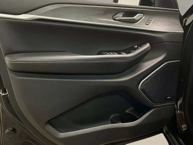 Used 2023 Jeep Grand Cherokee 4WD 4xe w/ Luxury Tech Group II image 16
