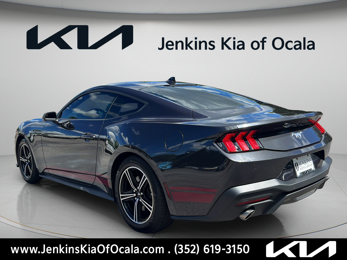 Used 2024 Ford Mustang Coupe RWD image 5
