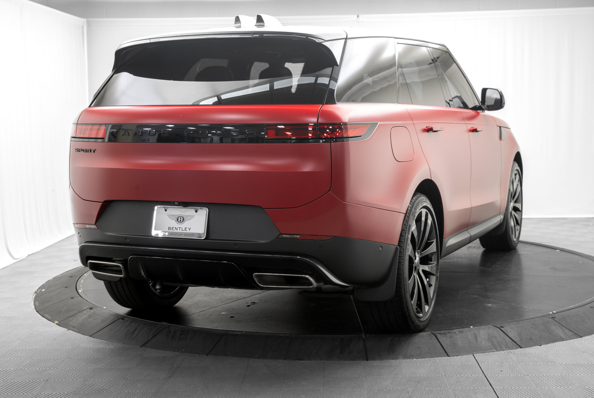 Used 2025 Land Rover Range Rover Sport SE AWD/4WD image 7