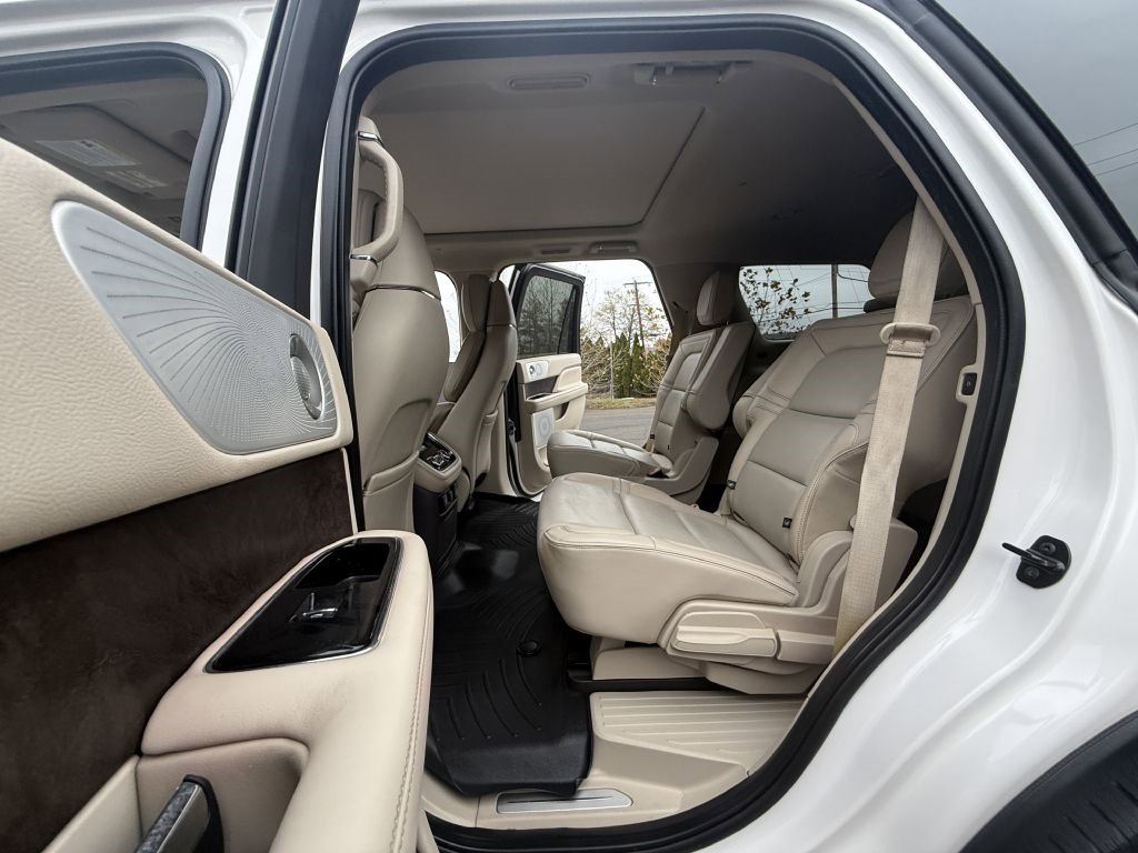 Used 2019 Lincoln Navigator Reserve image 21