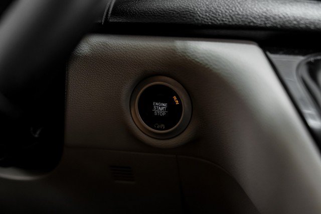 Used 2019 Chrysler Pacifica Touring-L FWD image 19
