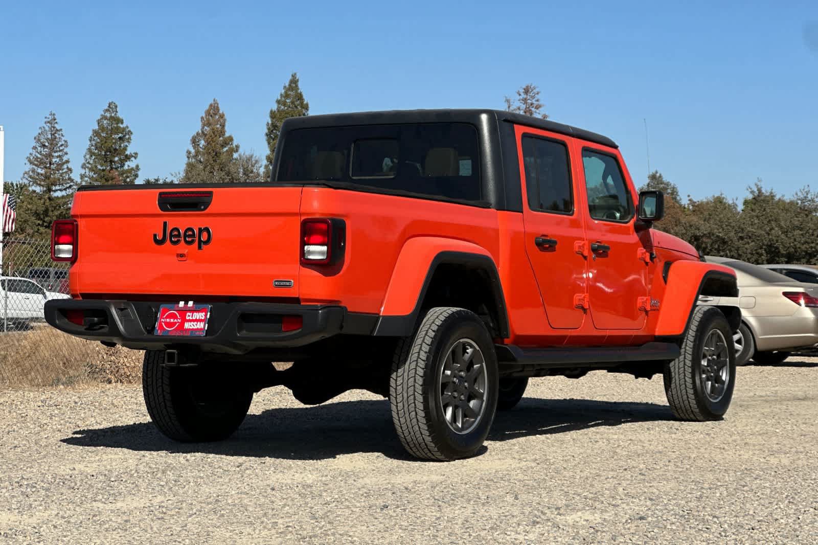 Used 2020 Jeep Gladiator Overland AWD/4WD image 2