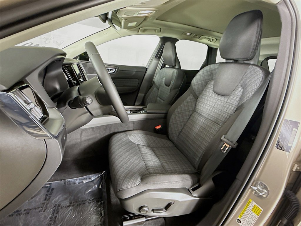 Used 2025 Volvo XC60 B5 Core w/ Protection Package Premier image 21