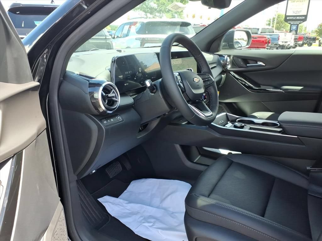 New 2027 Chevrolet Equinox LT w/ Convenience Package II FWD image 11