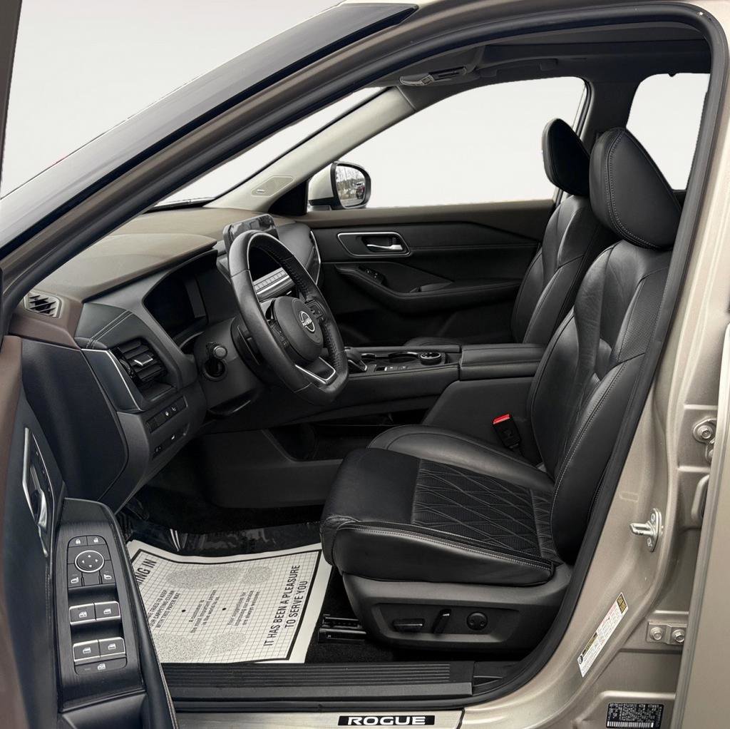 Used 2022 Nissan Rogue Platinum w/ Head-Up Display Package image 12