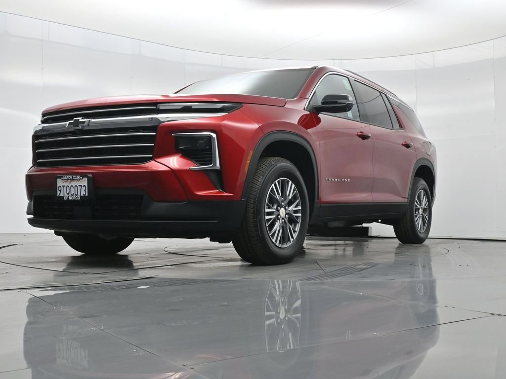 Used 2025 Chevrolet Traverse LT w/ Driver Confidence Package image 46