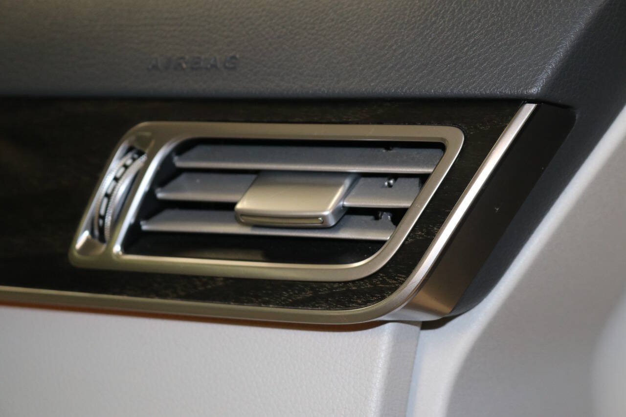 Used 2015 Mercedes-Benz E 350 Sedan image 64